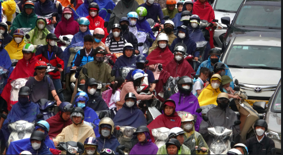 Hà Nội: Nhiều người ngỡ ngàng vì các tuyến đường ngập sâu sau đêm mưa lớn