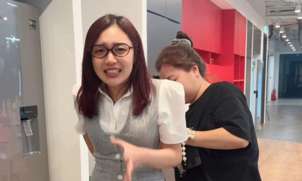 MC Phương Thảo gặp sự cố trang phục cực kỳ nhạy cảm ngay trên sóng trực tiếp của Liên Quân