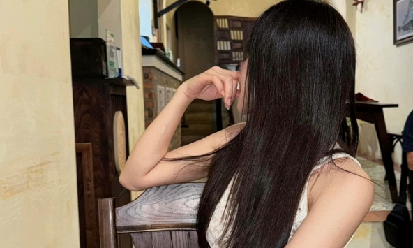 Nữ ca sĩ Vbiz đi hát 10 năm không ai biết, “phông bạt” từ thiện cả nước hay