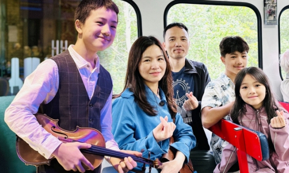 Bố mẹ Việt nuôi dạy con 'cực phẩm': Học xuất sắc, chơi thể thao cừ, giỏi âm nhạc, thành thạo 4 thứ tiếng