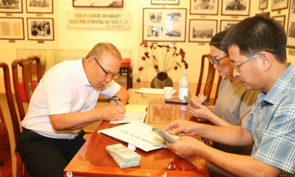 Ông Park Hang-seo tức tốc từ Hàn Quốc sang Việt Nam ủng hộ vùng lũ, không cần 'check VAR' sao kê vì lý do này