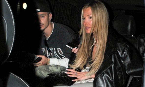 Vừa giải nghệ, quý tử nhà Beckham đã đi hẹn hò cùng cô nàng xinh đẹp đến 1h sáng