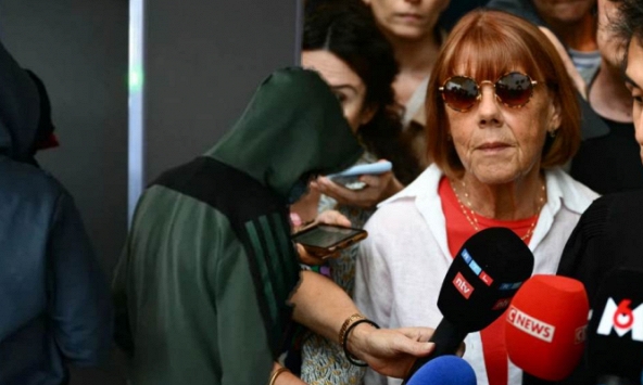 Người vợ bị chồng đánh thuốc mê rồi để cho nhiều kẻ xâm hại suốt 10 năm: 'Thế giới của tôi sụp đổ trong chớp mắt'