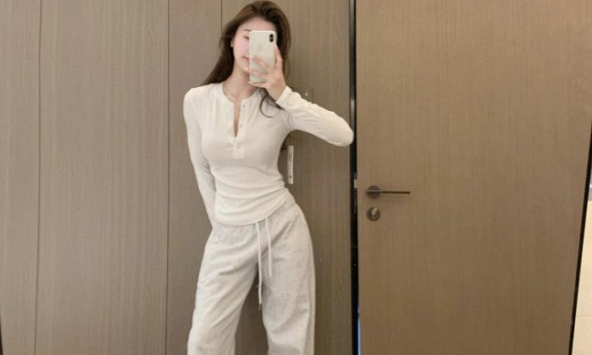 Mẹ ba con Nhật Bản ở tuổi 41 vẫn giữ được vòng eo 56cm nhờ 2 động tác đơn giản đến bất ngờ