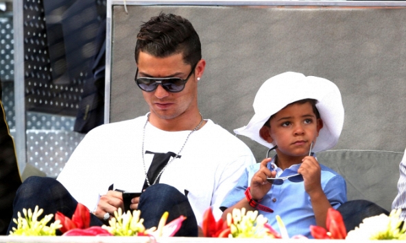 Mẹ của các con nhà Ronaldo là ai?