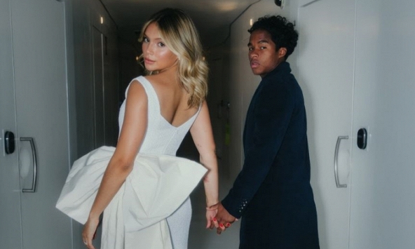 Thần đồng bóng đá 18 tuổi kết hôn: Bị cấm viết điều này khi nhắn tin cho bà xã hơn tuổi