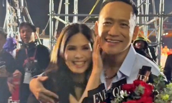 Nhan sắc cực phẩm của bà xã Duy Mạnh khiến nhiều người trầm trồ dù xuất hiện chớp nhoáng tại liveshow