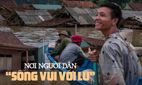 Lạ kỳ nơi người dân “sống vui với lũ” và chuyện nữ doanh nhân đứng sau những căn nhà “không bao giờ chìm” ở miền Trung