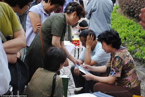 Quan điểm gây tranh cãi nhất MXH hôm nay: 'Đừng đi khắp nơi chê bai ban phụ huynh, làm thế là bất lịch sự lắm, vô ơn lắm'