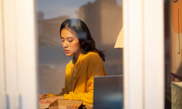 Sinh nhật 30 tuổi, nhận món quà không có tên người gửi mà tôi run rẩy, quyết bắt xe đi 300km ngay trong đêm