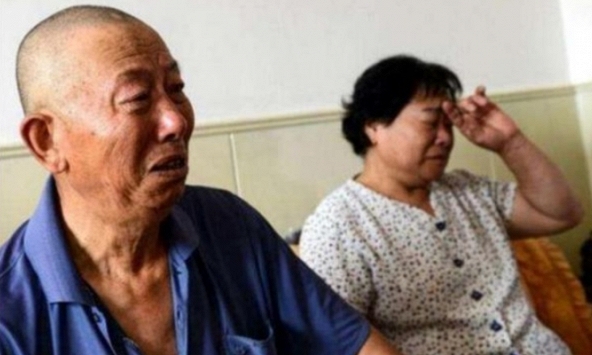 Anh tôi kiếm 100 triệu/tháng, vậy mà ngày bố mẹ xây nhà xong, người ta đến yêu cầu bán nhà trả nợ cho anh ấy