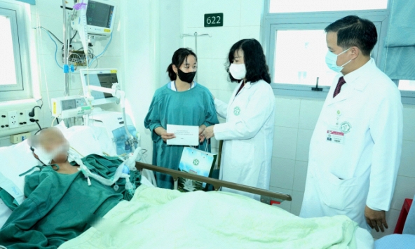 Bé gái 11 tuổi ở Làng Nủ bị lũ quét vùi lấp, sau 2 tuần điều trị vẫn trong tình trạng nặng