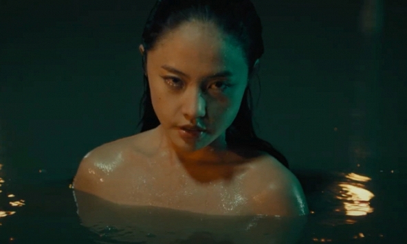 Ekip phim 'Cám' nói gì khi cảnh nóng lộ cơ thể phản cảm của nữ chính bị chỉ trích?