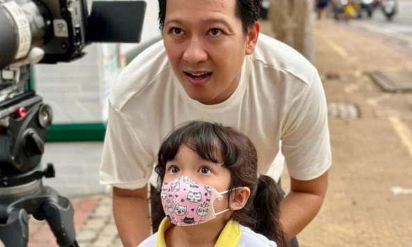 Trường Giang 3 ngày liên tục đăng ảnh con, diện mạo ái nữ gây sốt nhưng điều người hâm mộ khen nhất là cách ông bố này dạy con