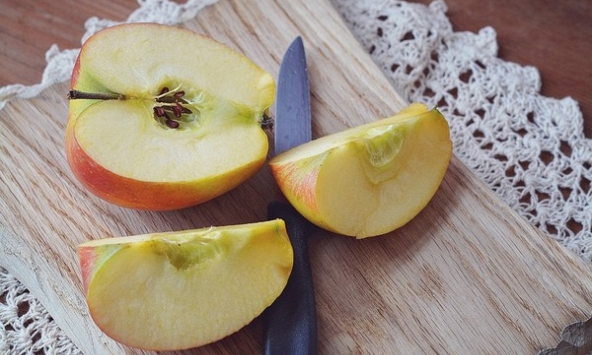 Làm gì để táo gọt ra không bị thâm?