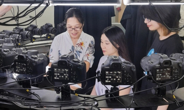 Nữ tiến sĩ có sự quan tâm đặc biệt các vấn đề về khoa học và công nghệ