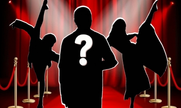 Showbiz có một ông trùm biến thái: Ép 50 nữ diễn viên khỏa thân casting, làm con rối mua vui cho ông lớn trong dạ tiệc