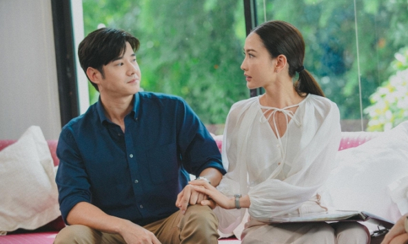 Đến thăm công ty chồng, thấy nhân viên nữ mải mê chơi game không chịu làm việc, tôi định cho nghỉ việc thì lại bị chồng đuổi về trông con