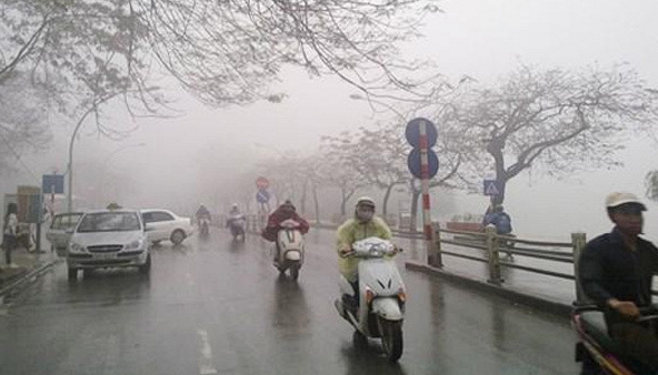 Gió mùa đang trên đường về Việt Nam: Miền Bắc mưa to trắng trời, vùng núi cao có nơi dưới 16 độ C