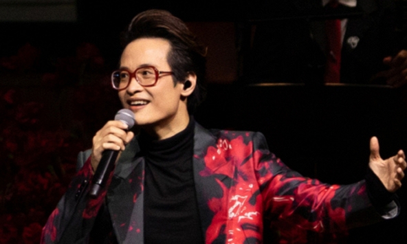 Hà Anh Tuấn hát trước 2.600 khán giả tại Úc, dành tặng 500 triệu đồng giúp trẻ em khỏi nạn mua bán người 