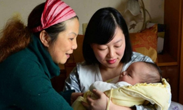 Đi chăm sóc cháu ngoại, bà thông gia tặng món quà mà tôi thao thức cả đêm không ngủ được