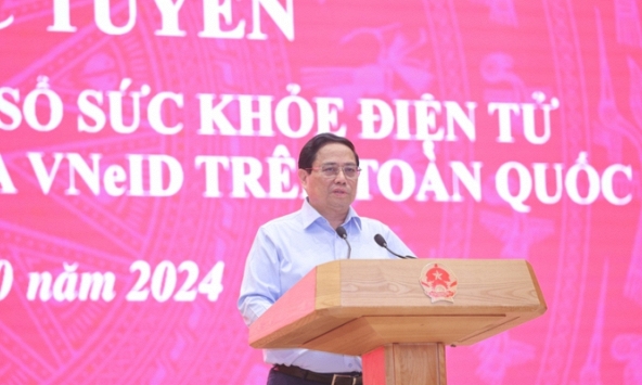 Thủ tướng: Mỗi công dân đều sẽ có một sổ sức khỏe điện tử trên VNeID