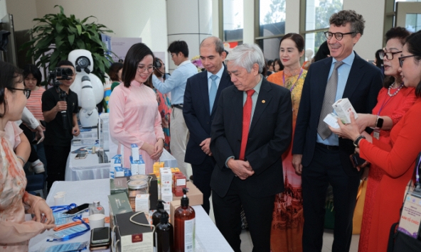 Triển lãm 'Sản phẩm khoa học và sáng tạo của phụ nữ' 