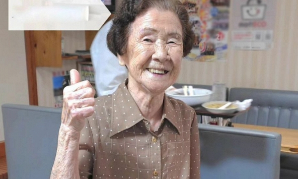 Cụ bà 101 tuổi vẫn đứng bếp tại nhà hàng, luôn vui khỏe nhờ “1 ít, 3 nhiều” ai nghe cũng bất ngờ
