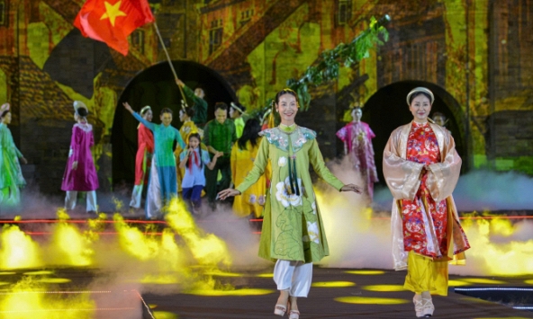 Lễ hội Áo dài du lịch Hà Nội năm 2024: Tôn vinh tinh hoa áo dài Việt