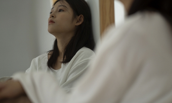 Mẹ chồng tặng thỏi son 500 nghìn, một tuần sau, tôi tặng lại bà sợi dây chuyền 10 triệu nhưng bà hỏi ngược một câu mà tôi tê tái