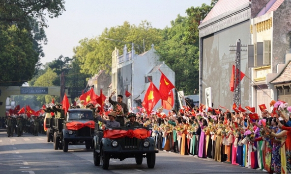Hà Nội những ngày này: Ai cũng được sống trong ký ức hào hùng của tháng 10 lịch sử