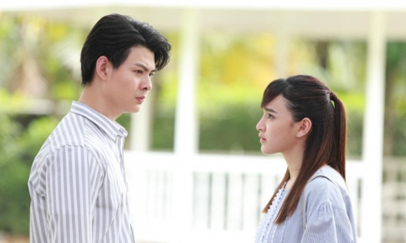 Ngày mẹ chồng xuất viện, anh chồng đưa cho 1 chiếc chìa khóa và ngỏ ý tặng chúng tôi căn nhà ngoài phố, lý do khiến tôi đứng hình