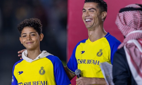 Con trai cả than buồn ngủ vì phải dậy sớm, Ronaldo có câu trả lời khiến tất cả ngỡ ngàng