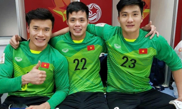 Gia cảnh khó khăn của cầu thủ U23 Việt Nam lứa kỳ tích Thường Châu vừa thất nghiệp, từng vay vợ để giúp mẹ điều trị ung thư