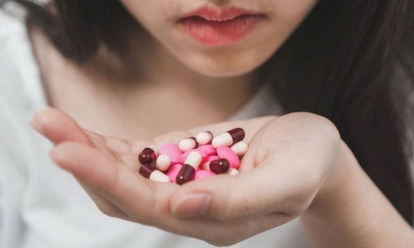 Uống 100 viên thuốc hạ huyết áp, cô gái 17 tuổi ngộ độc nguy kịch