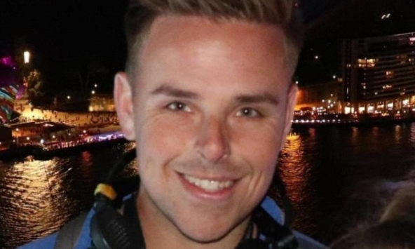 Nhà vô địch lướt ván tử vong thương tâm vì “đập mạnh vào mặt nước”