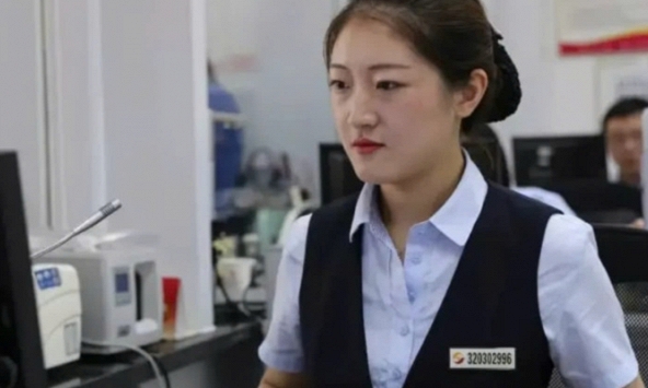 Nhận được 21 tỷ từ tài khoản lạ, người phụ nữ lập tức đến ngân hàng trả lại, nhân viên khẳng định: Đây là tiền của cô!