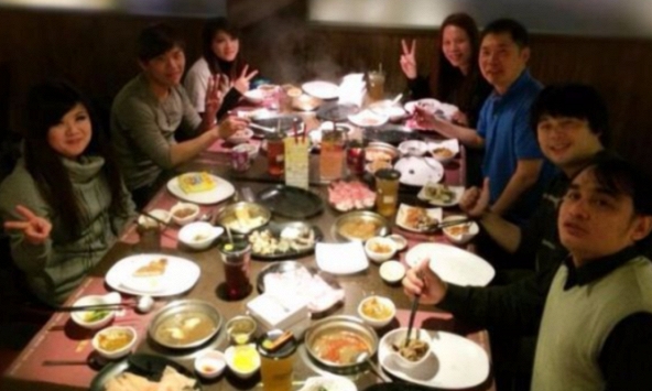 Đi họp lớp luôn miệng khoe giàu có, lúc ra về đọc 1 tin nhắn thì chết điếng, lập tức rời khỏi nhóm chat