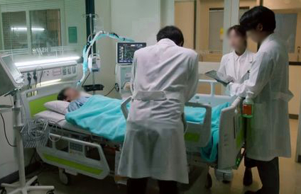 Người đàn ông sốt cao liên tục và hơn nửa lá phổi bị “ăn mất” chỉ vì 1 việc hầu hết chúng ta làm mỗi ngày