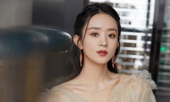 Triệu Lệ Dĩnh bị mỉa mai khắp MXH vì 'thiếu văn hoá'