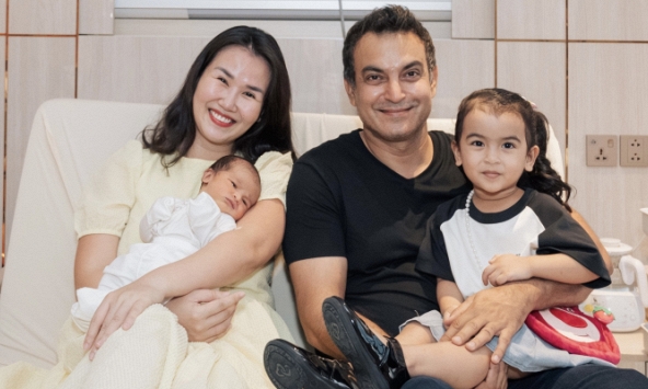 Võ Hạ Trâm sinh con trai, ông xã doanh nhân bật khóc