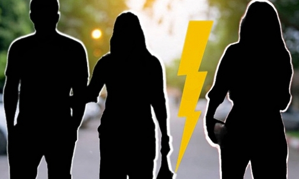 Bùng binh tình ái lằng nhằng nhất showbiz: Sao nam hạng A đụng mặt cả 2 vợ cũ giữa sự kiện