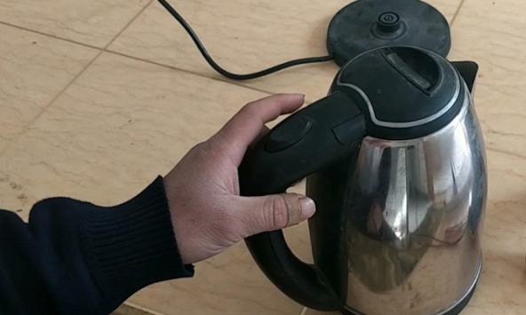 Khuyên chân thành: Mắc 4 sai lầm này khi dùng ấm siêu tốc không khác gì tự uống 'thuốc độc'