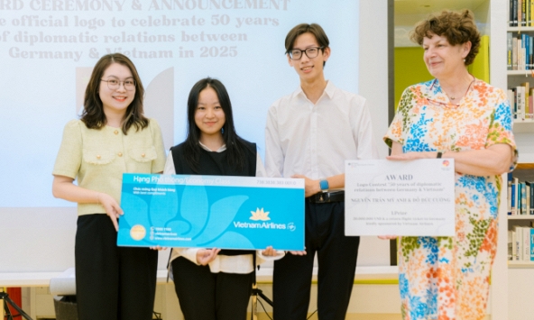  Hai sinh viên Hà Nội đoạt giải Nhất thi thiết kế logo “50 năm quan hệ ngoại giao Đức - Việt Nam”