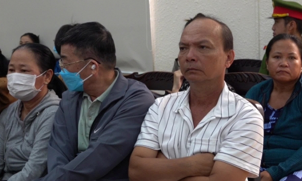 Xét xử vụ cháy karaoke An Phú khiến 32 người chết: Chủ cơ sở liên tục nói “không biết” khi được hỏi về giấy phép kinh doanh cơ sở karaoke