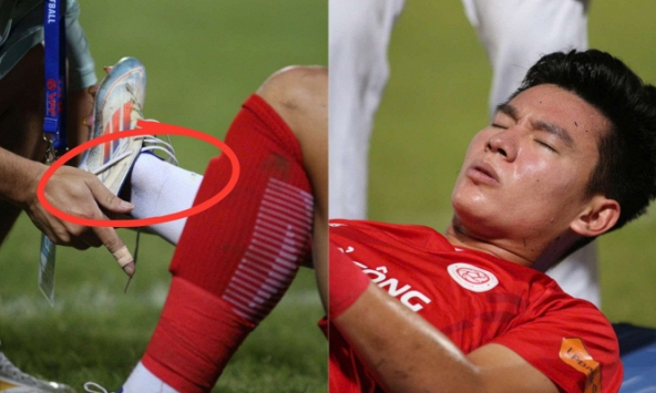 Cầu thủ điển trai nhất nhì U23 Việt Nam bật khóc vì chấn thương lật cổ chân, phải rời sân bằng càng trong ngày đối đầu Tiến Linh