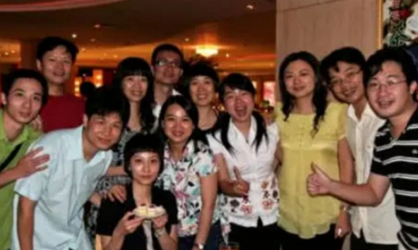 Đi họp lớp bị coi thường vì lương 10 triệu/tháng: Một năm sau, tôi chỉ đăng 1 thứ lên mạng khiến anh ta phải xin lỗi