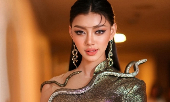 Góc tấu hài: Giám đốc Quốc gia Miss Grand Myanmar xin ông Nawat hợp tác lại sau màn ném vương miện chấn động