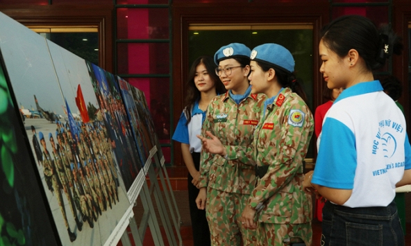 Khai mạc Triển lãm ảnh “Nữ quân nhân Việt Nam với hoạt động gìn giữ hòa bình Liên hợp quốc”