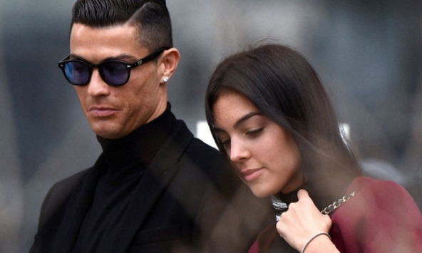 Bạn gái Ronaldo lần đầu lộ diện sau khi phải nhập viện do mắc bệnh nguy hiểm